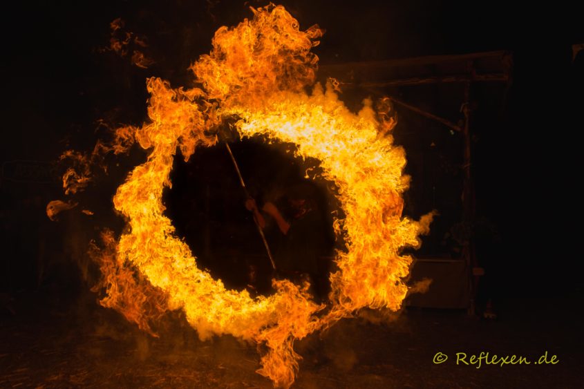 Feuerspiel eines Feuerkünstler