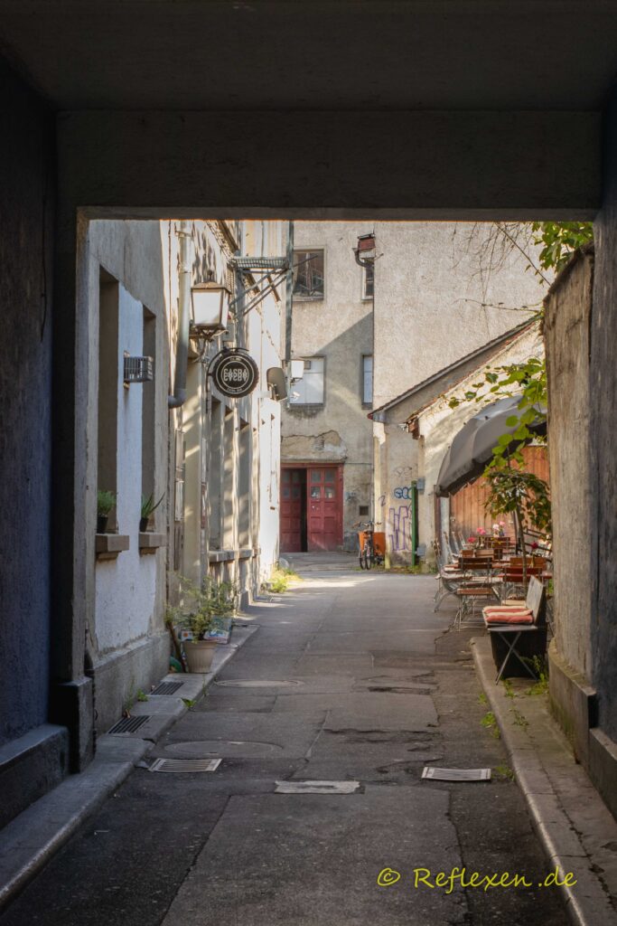 Hinterhof mit Kneipe