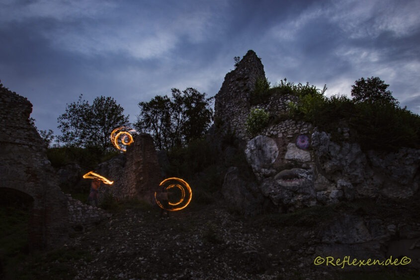 Die Magie des Feuers gefällt auch dem guten Geist des Burgherrn.